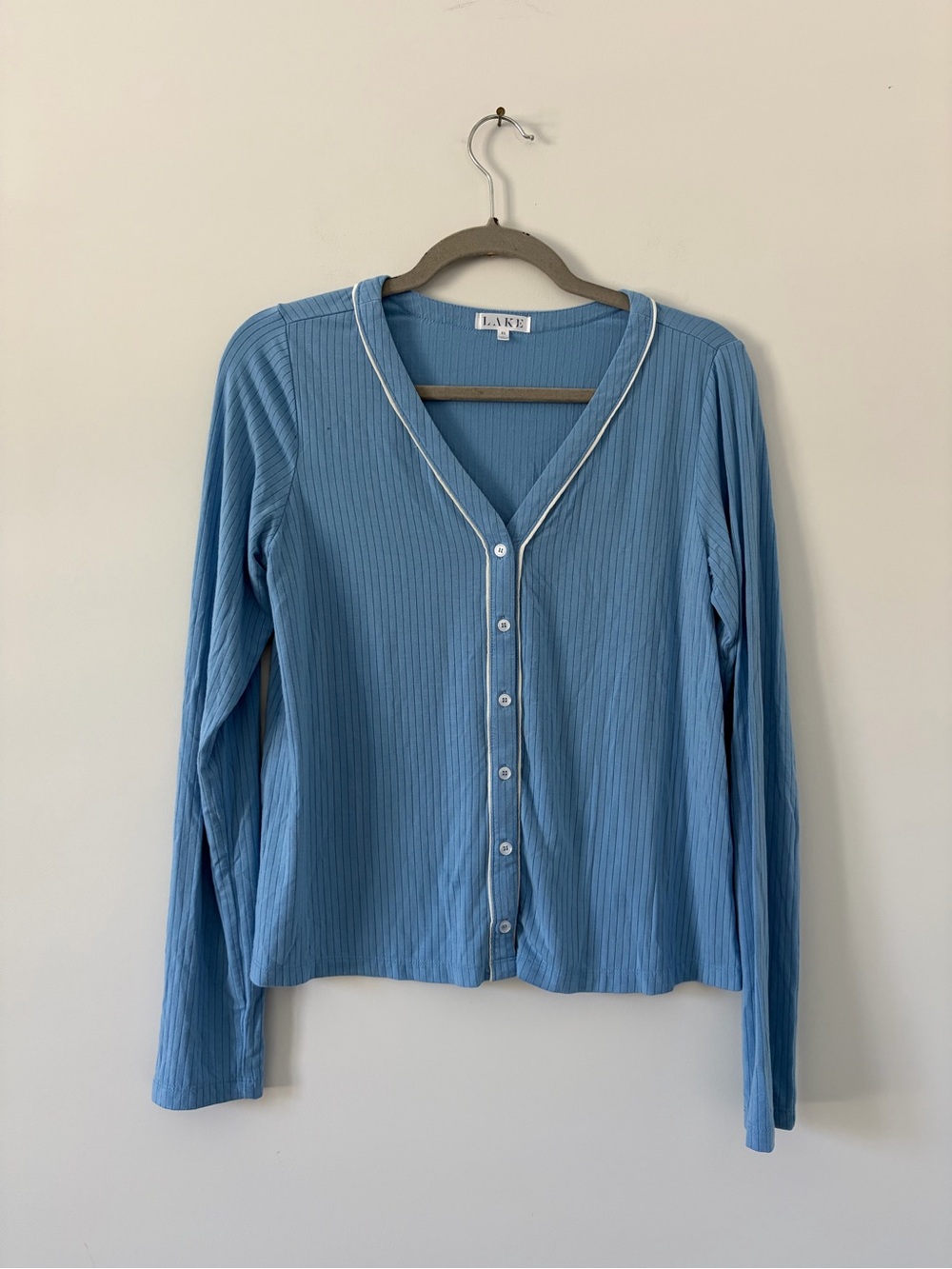 LAKE DreamModal Reverie Long Sleeve V Neck Button Down Pajama Top Serene Blue XS